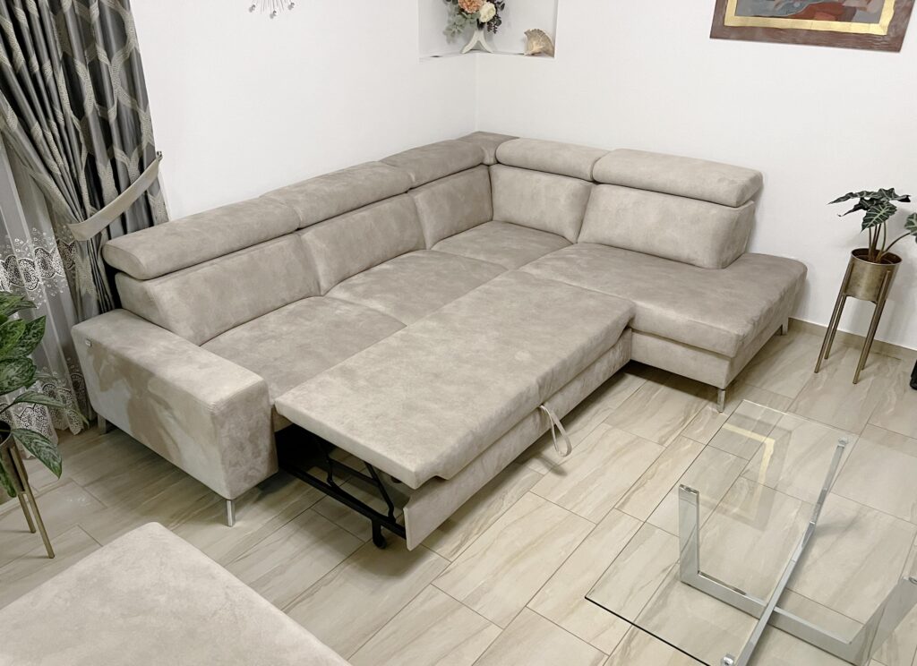 sedačka na mieru so sklopnými záhlavníkmi